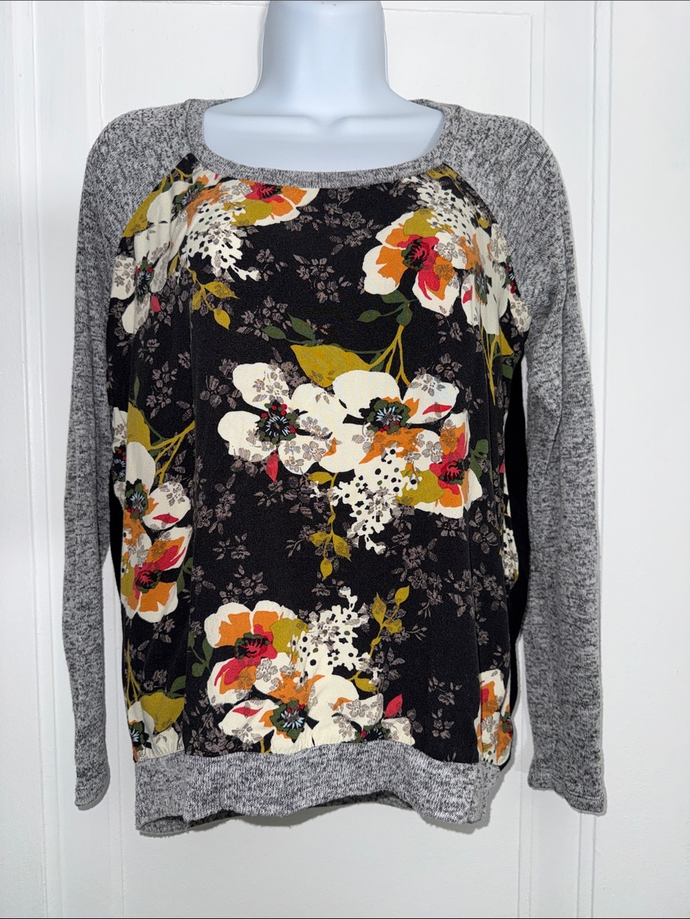 Kut from the Kloth mixed media Raglan Sleeve top size XS
